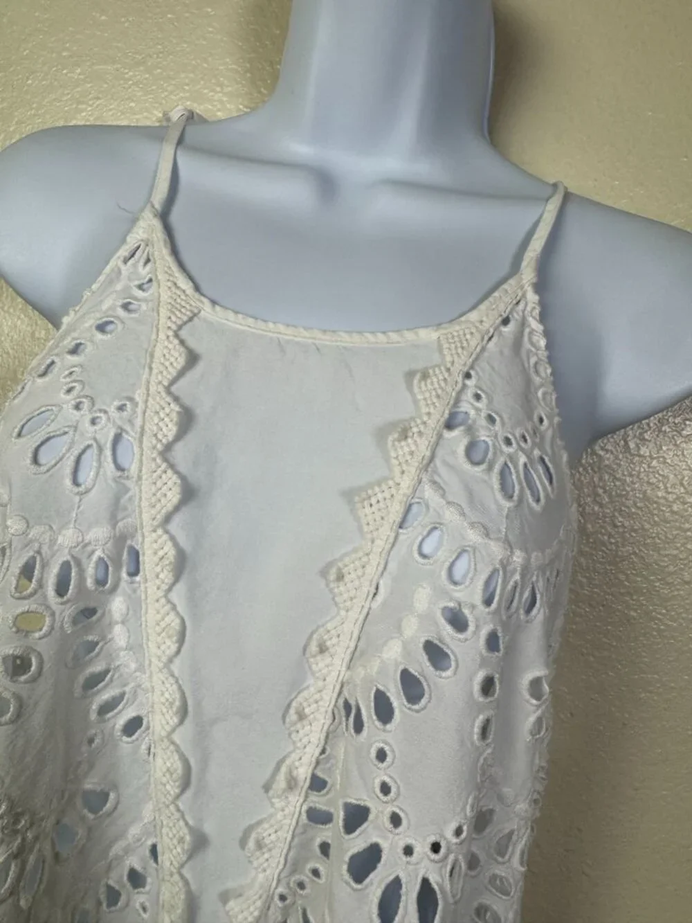 Intimately Free People White Sleeveless Eyelet Lace Top Size Medium Open Boho